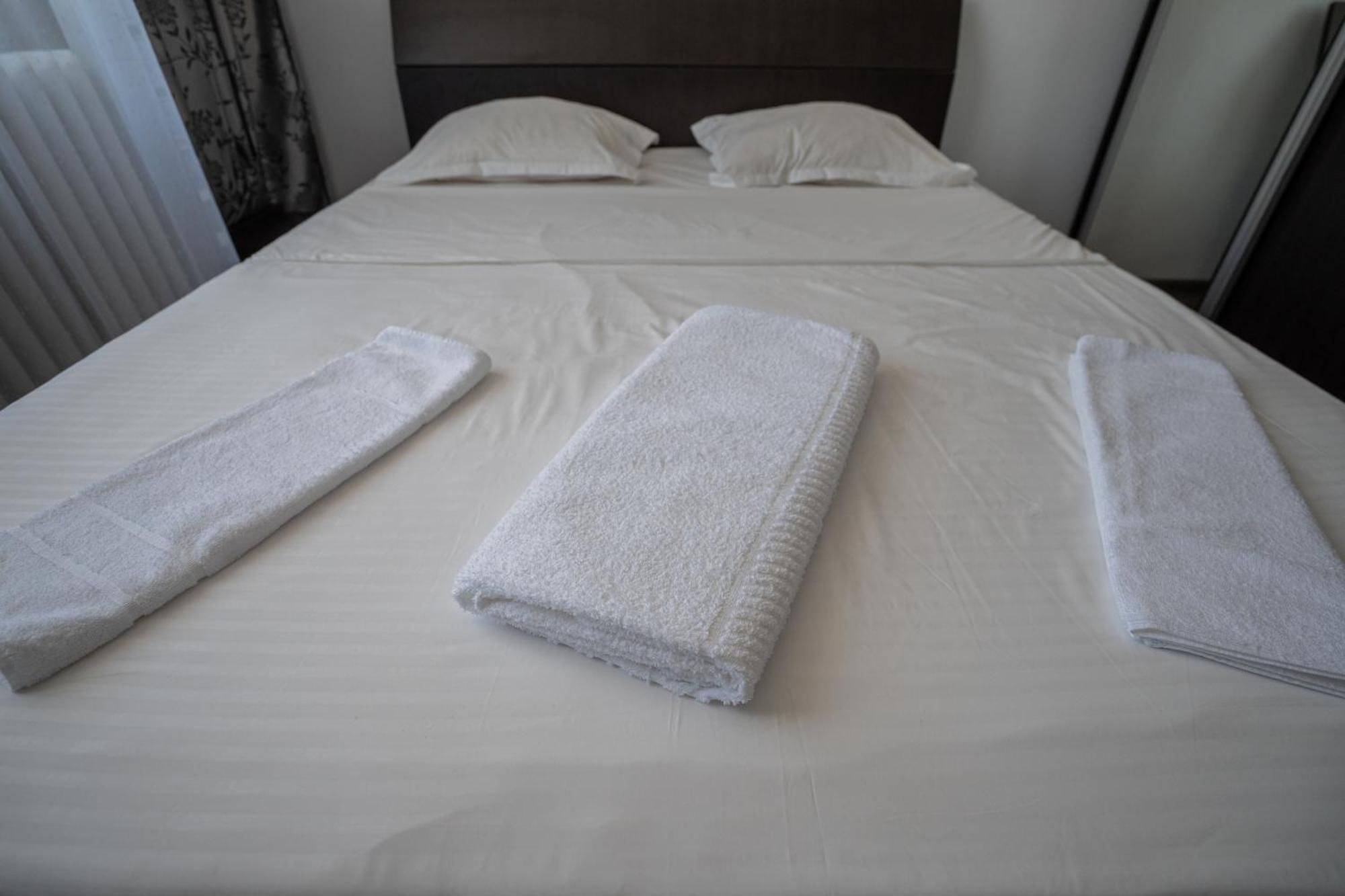 Apartament M & S Bucarest Esterno foto